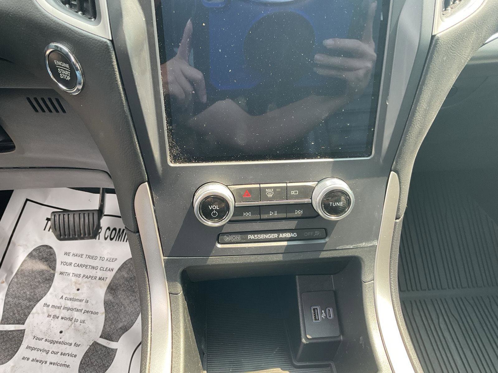 Used 2022 Ford Edge SEL image 16