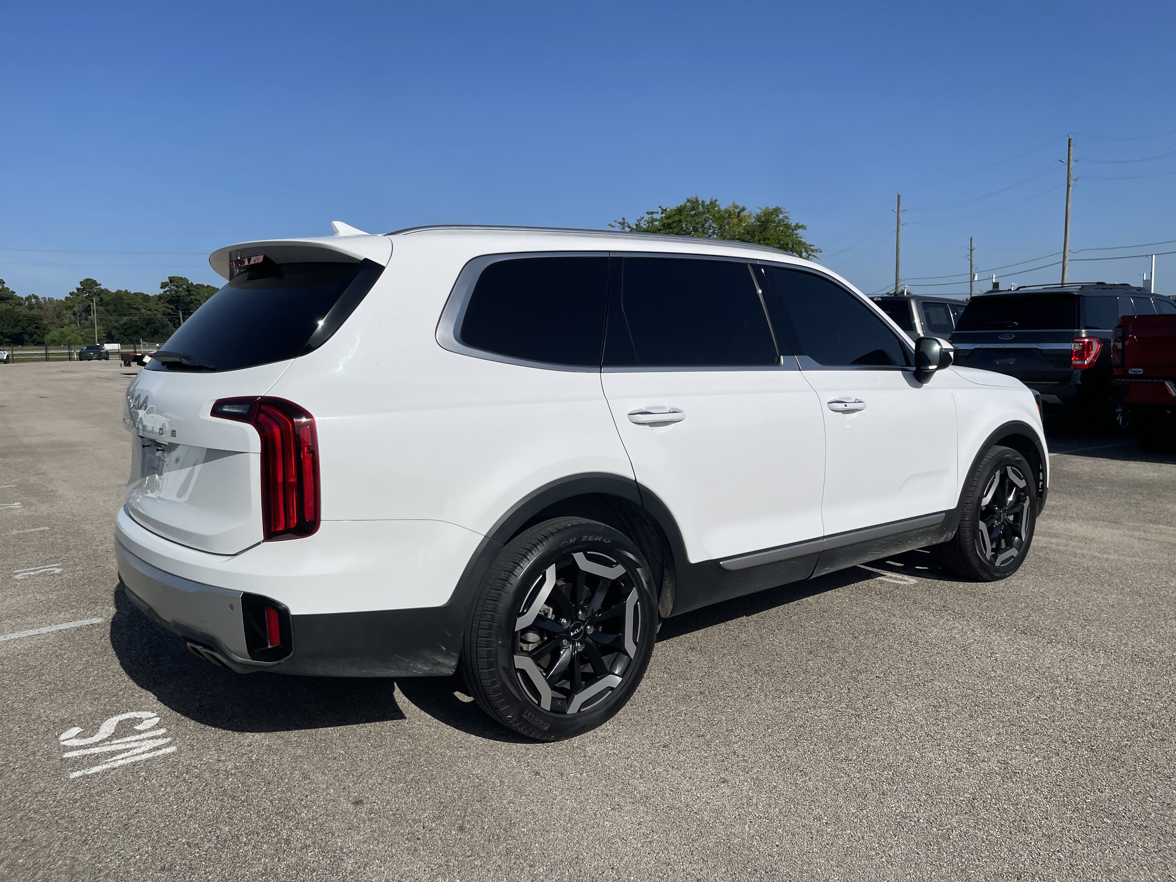 Used 2024 Kia Telluride S w/ S Sunroof Package AWD/4WD image 2