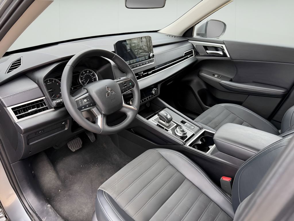 Used 2024 Mitsubishi Outlander SE image 10