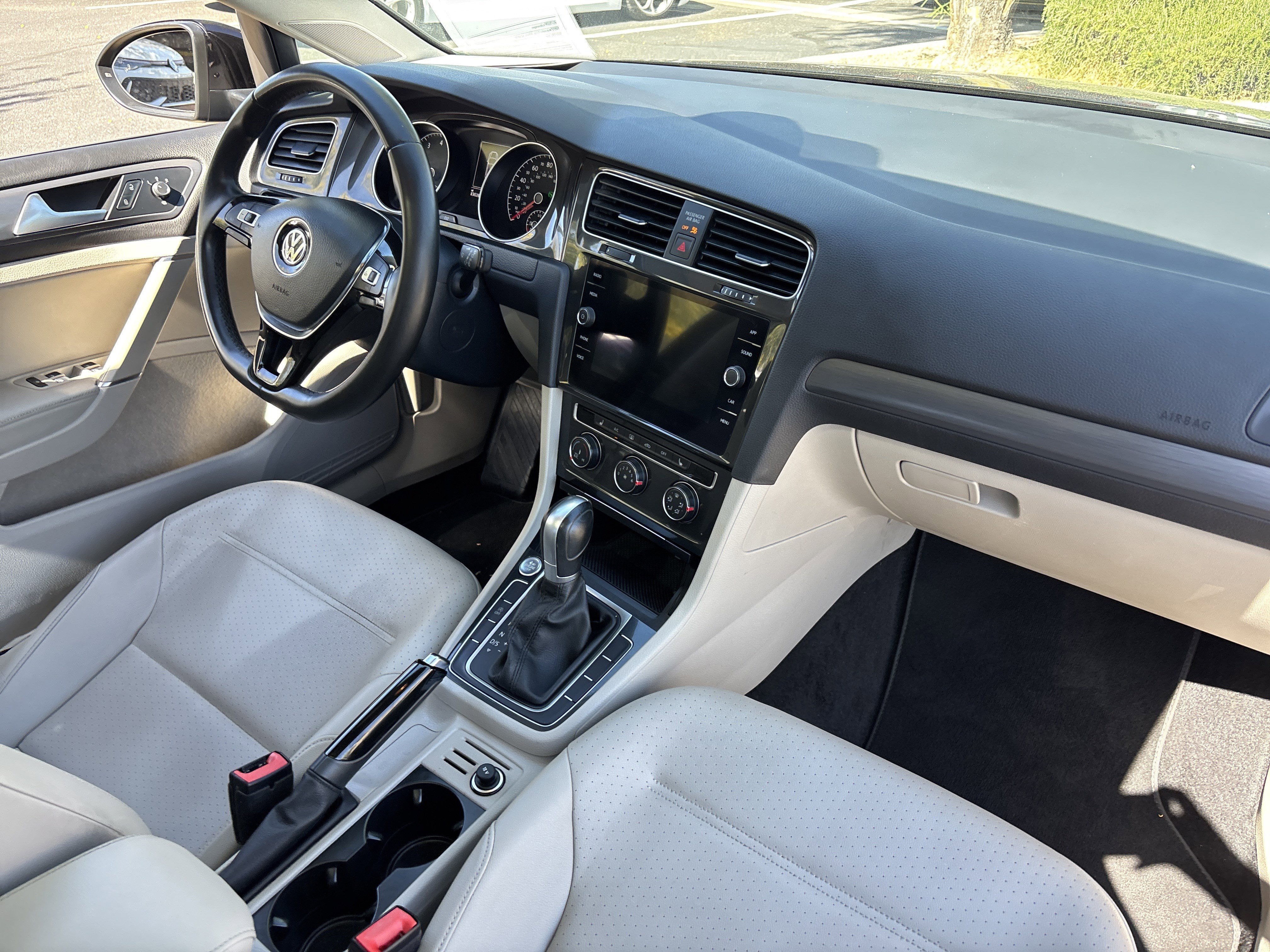 Used 2019 Volkswagen Golf SE w/ Driver Assistance Package image 10