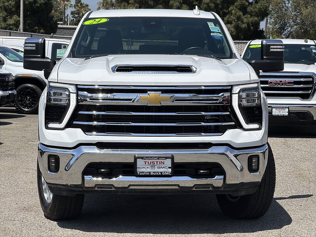 Used 2024 Chevrolet Silverado 2500 LTZ AWD/4WD image 2