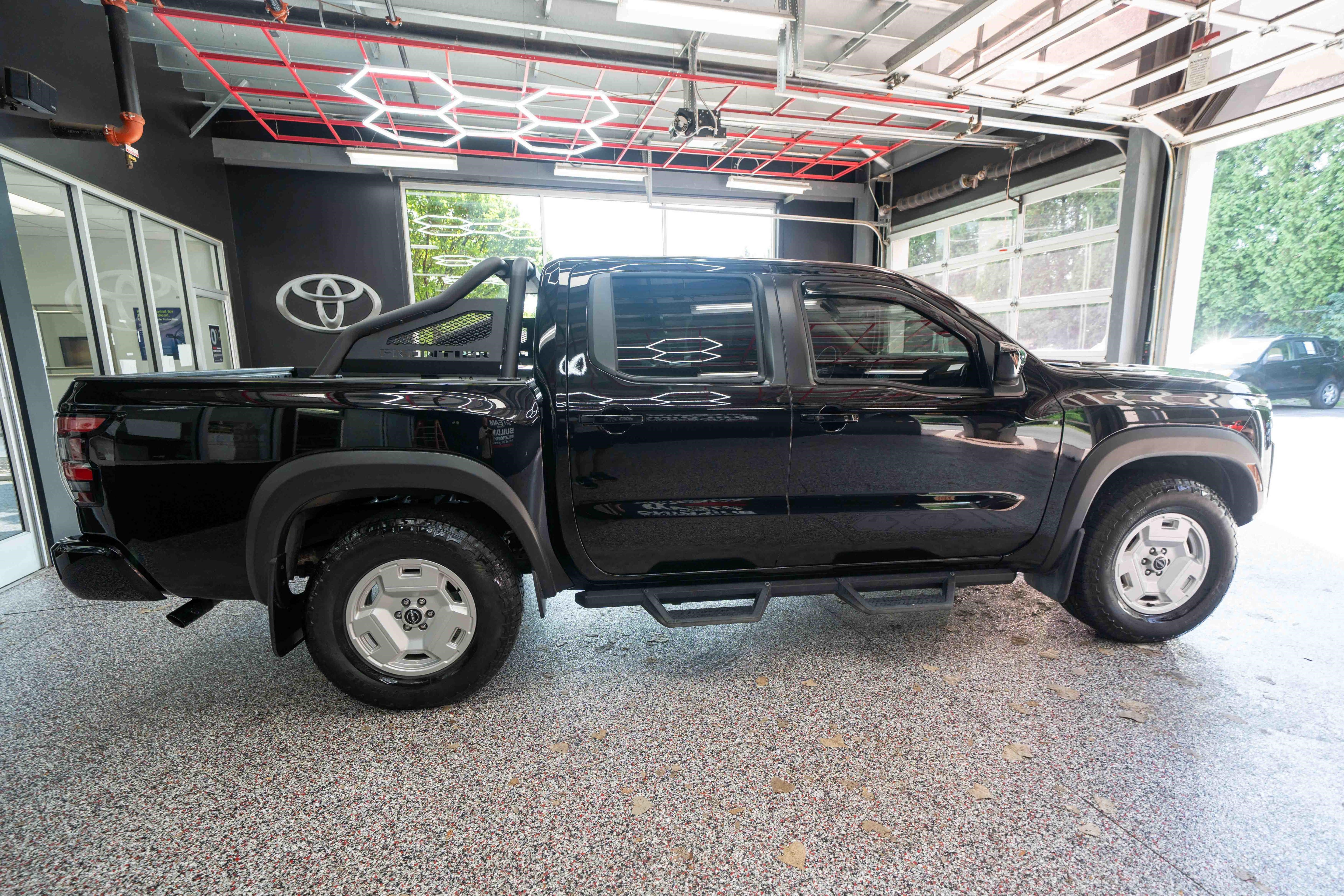 Used 2024 Nissan Frontier SV w/ Hardbody Edition AWD/4WD image 4