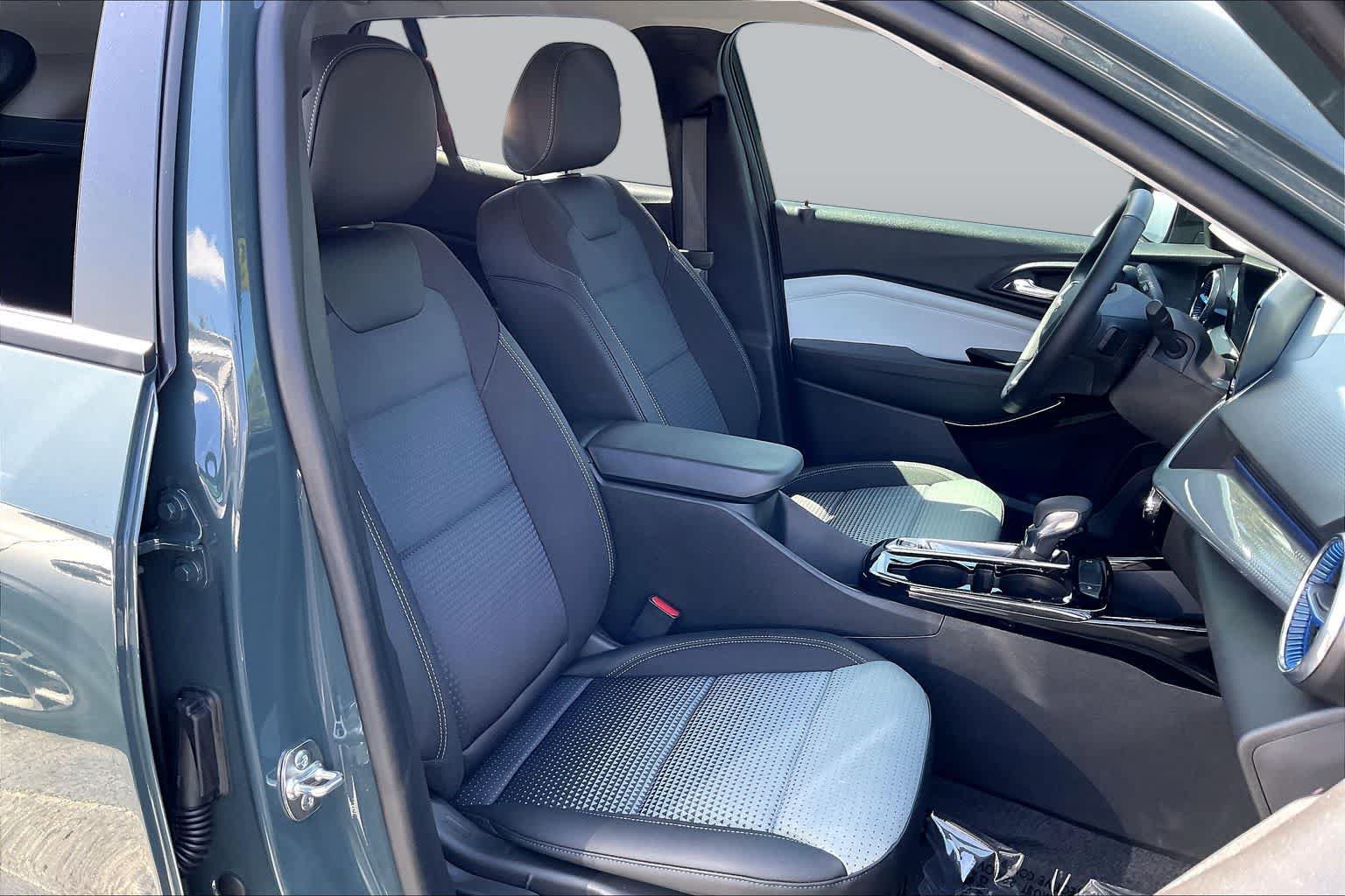 Used 2026 Chevrolet Trax LT w/ LT Convenience Package FWD image 8