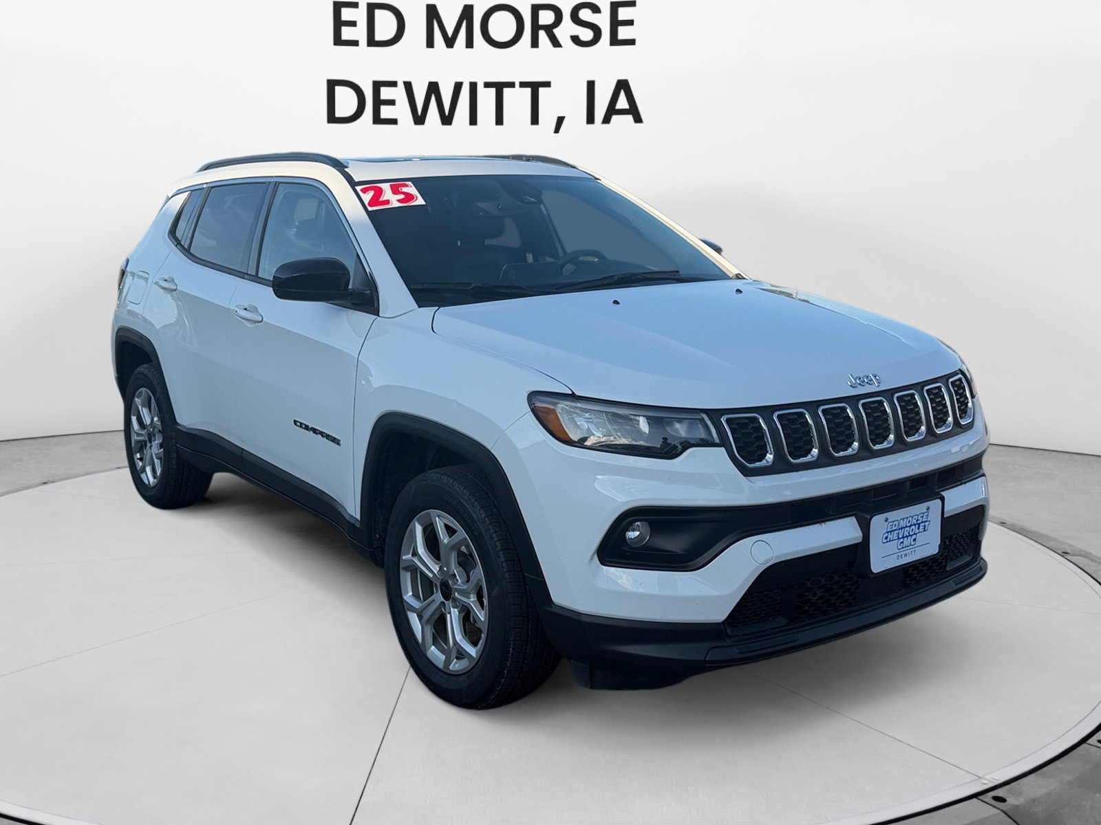 Used 2025 Jeep Compass Latitude w/ Sun & Sound Group AWD/4WD image 7