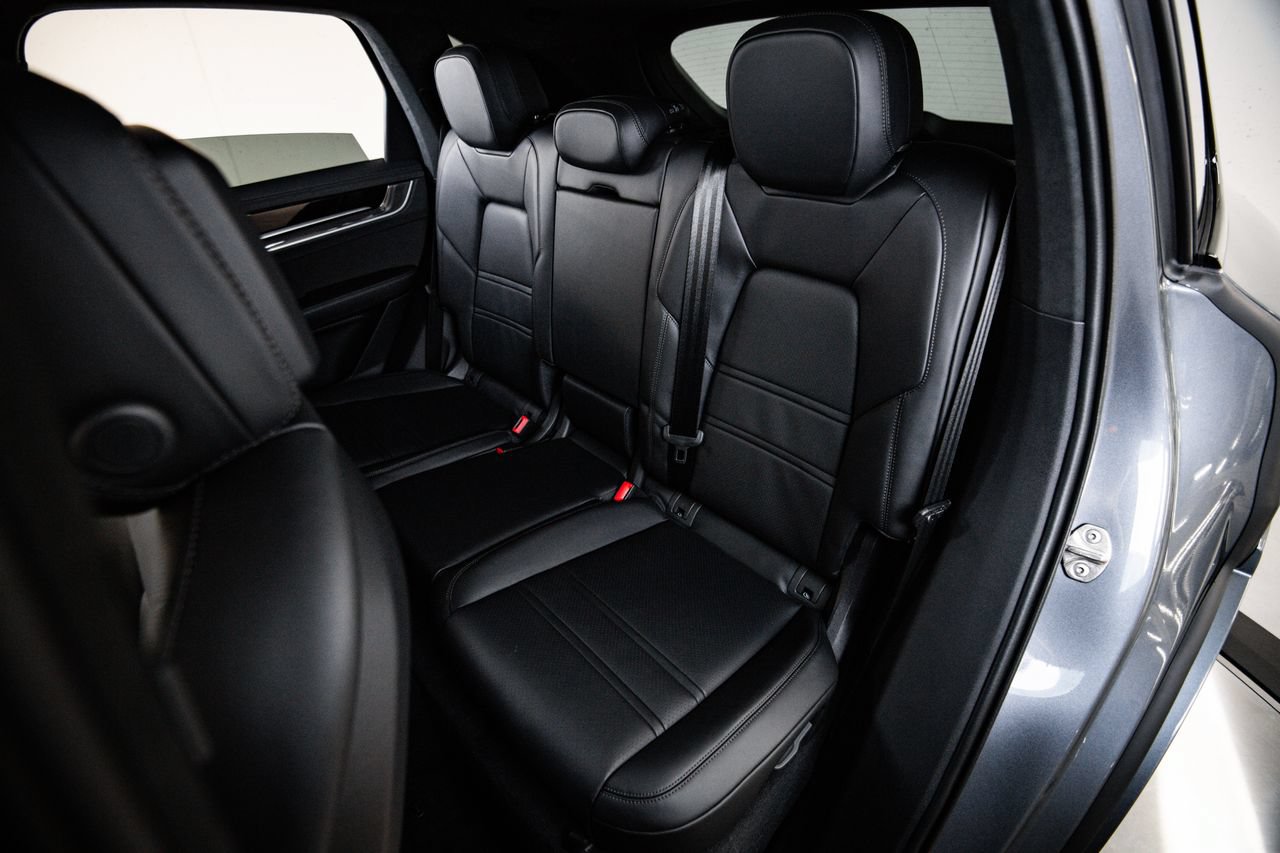 New 2026 Porsche Cayenne GTS AWD/4WD image 24
