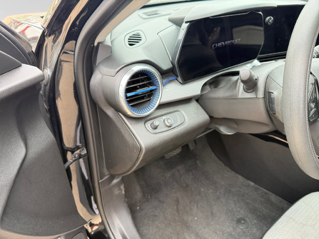 Used 2025 Chevrolet Trax LT FWD image 15