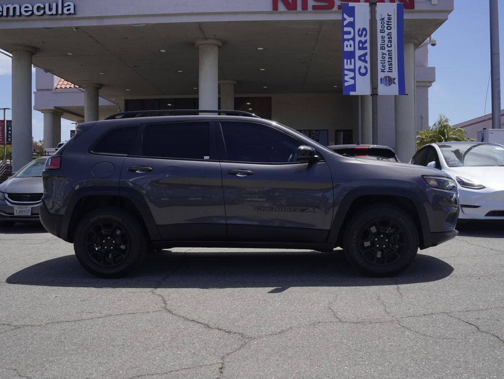 Used 2022 Jeep Cherokee Latitude AWD/4WD image 3