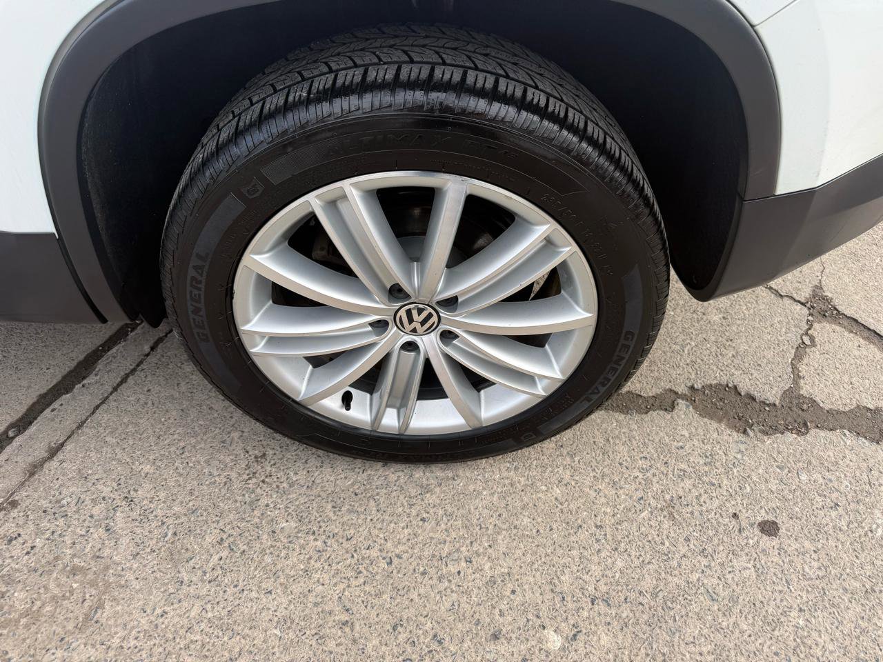 Used 2016 Volkswagen Tiguan SE image 11