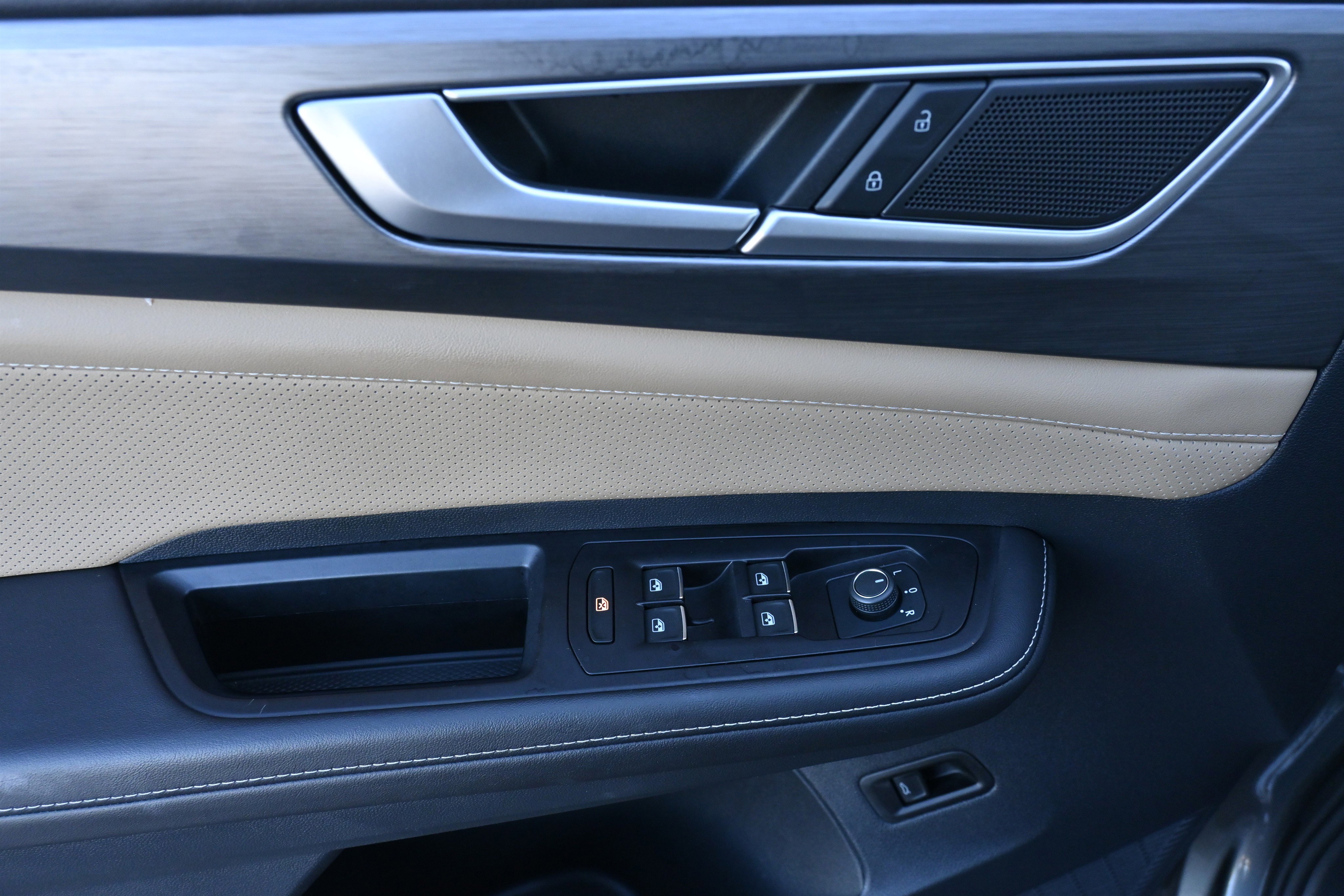 Used 2025 Volkswagen Atlas Cross Sport SE image 15