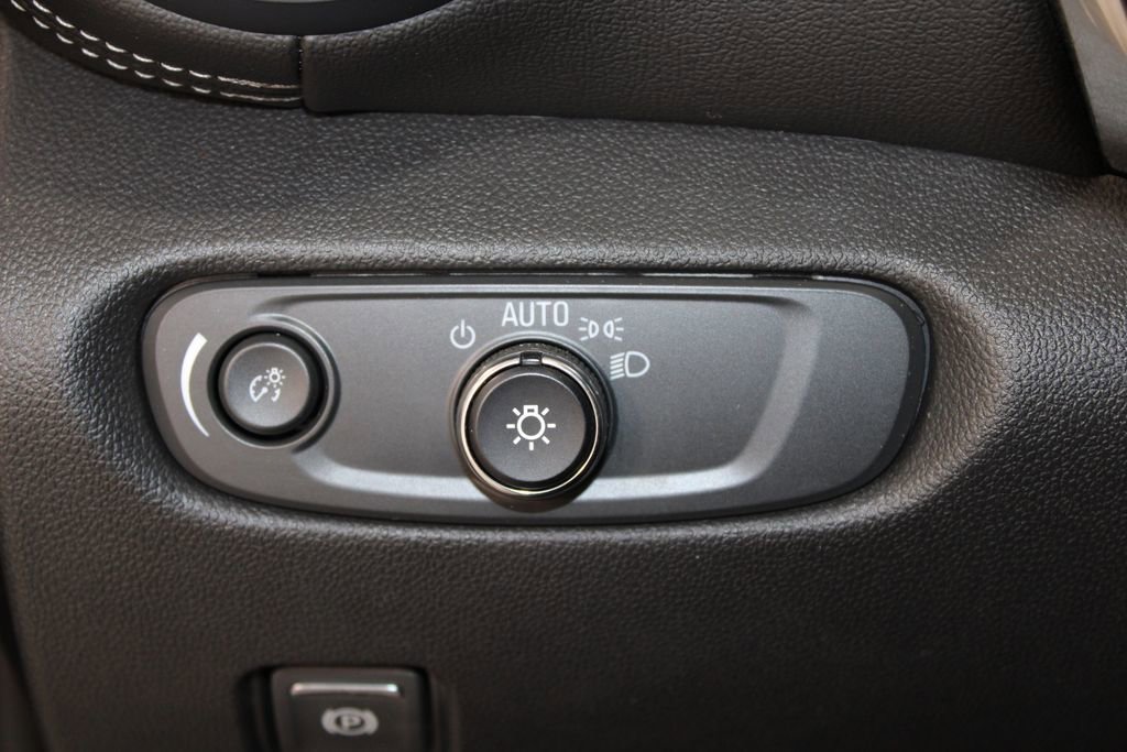 Used 2025 Chevrolet Blazer LT image 39