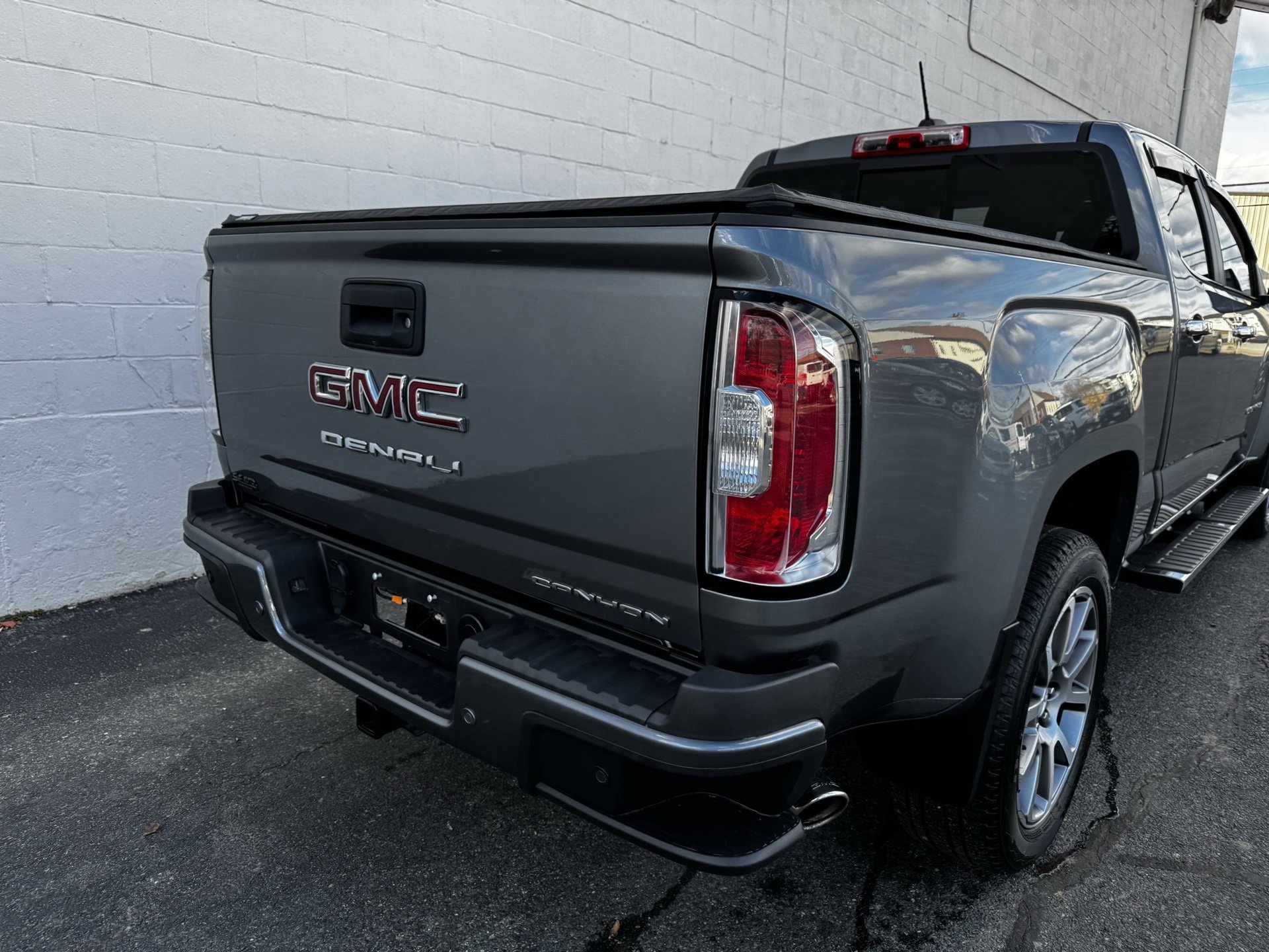 Used 2022 GMC Canyon Denali image 9