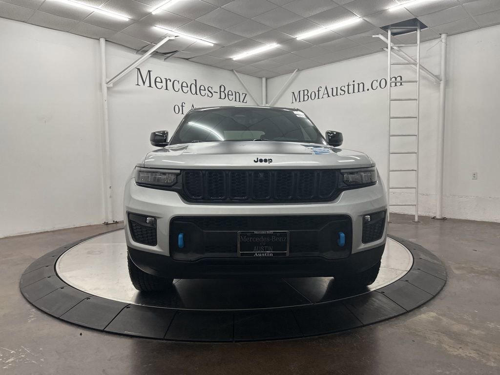 Used 2023 Jeep Grand Cherokee Trailhawk w/ Luxury Tech Group III AWD/4WD image 2