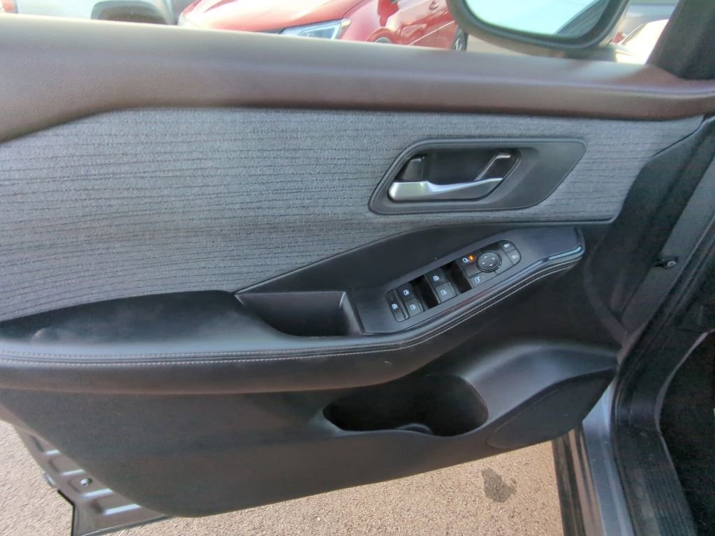 Used 2023 Nissan Rogue SV image 8