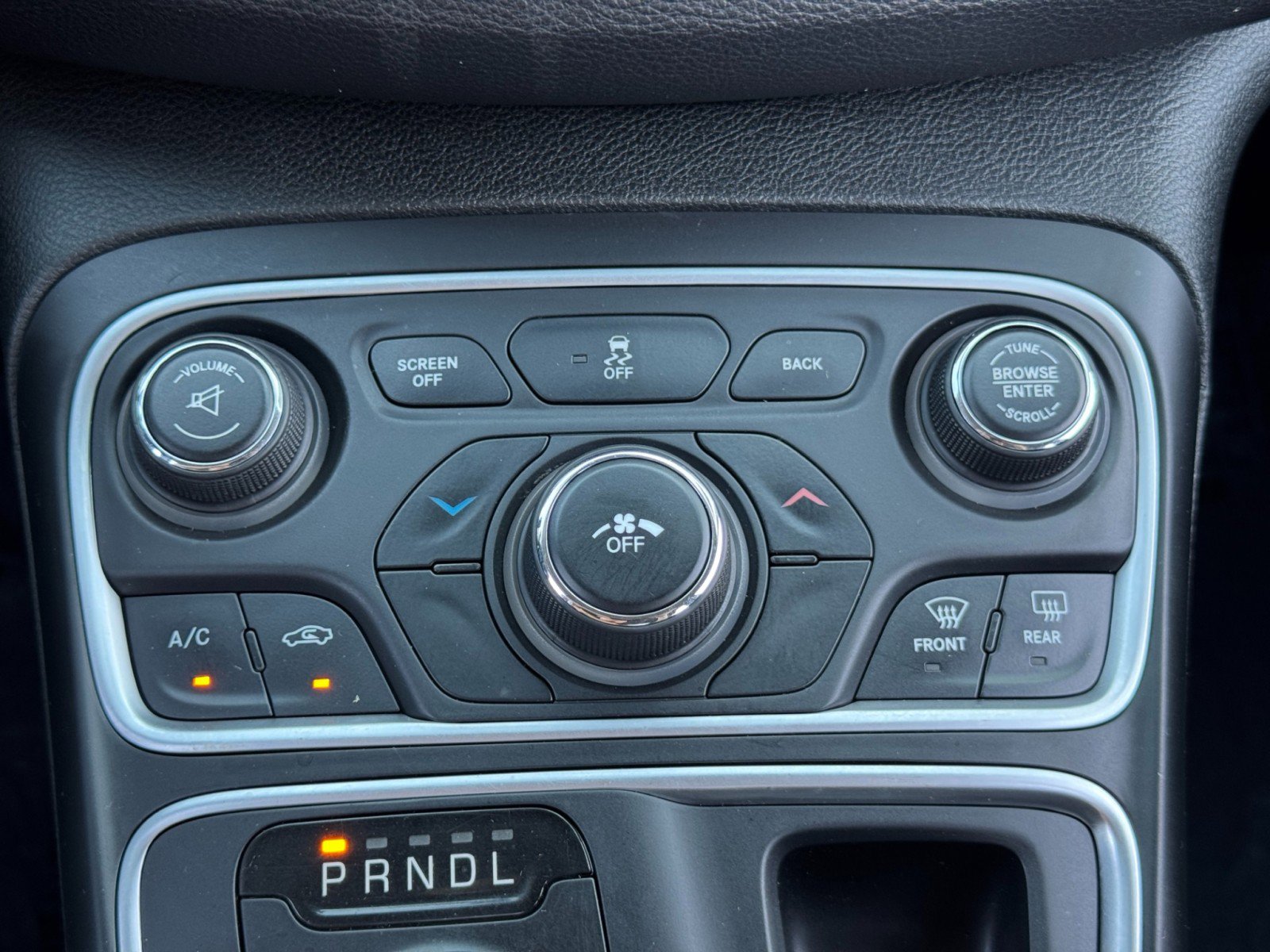 Used 2015 Chrysler 200 Limited w/ Convenience Group image 26