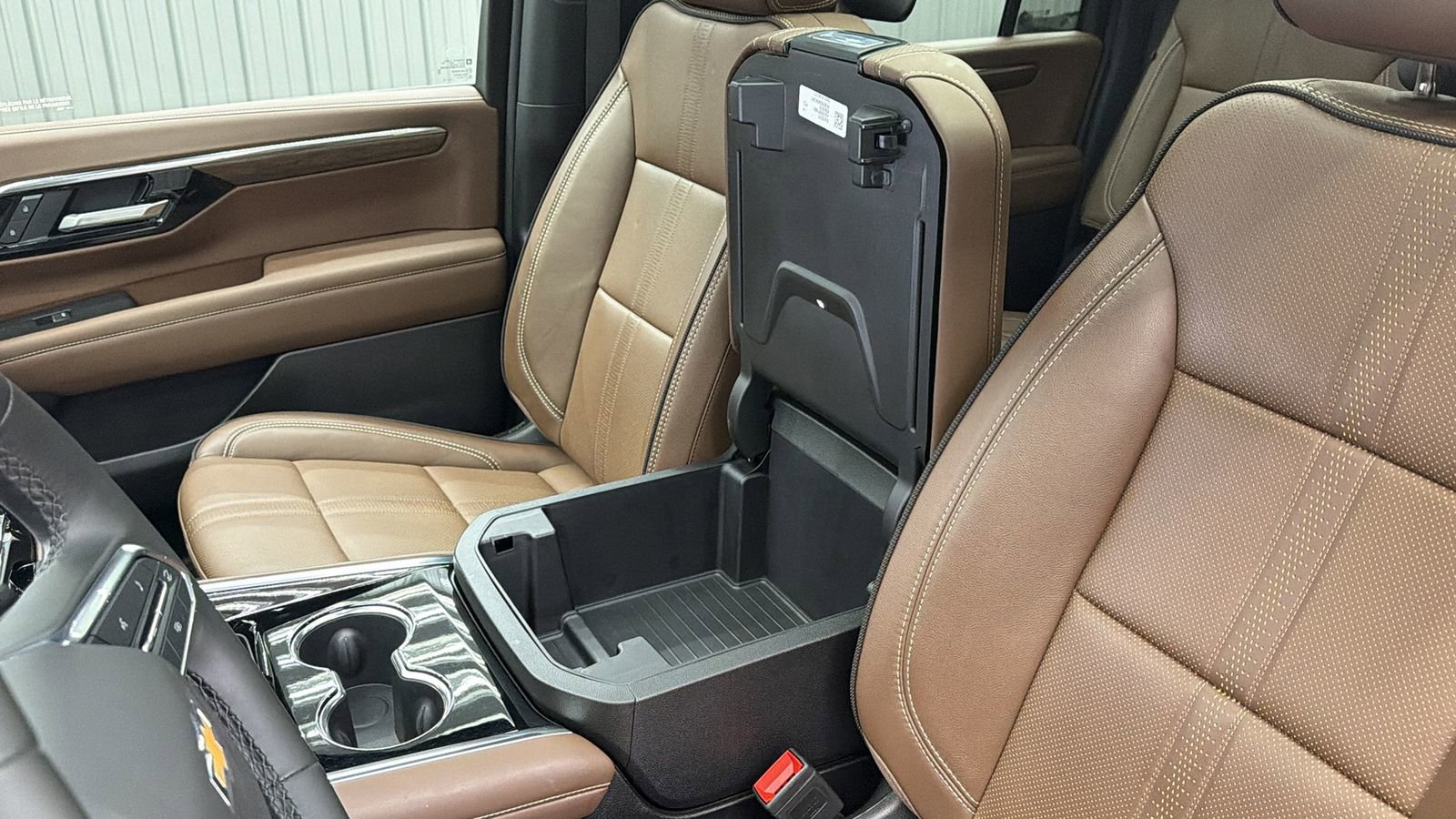 Used 2025 Chevrolet Suburban High Country image 25