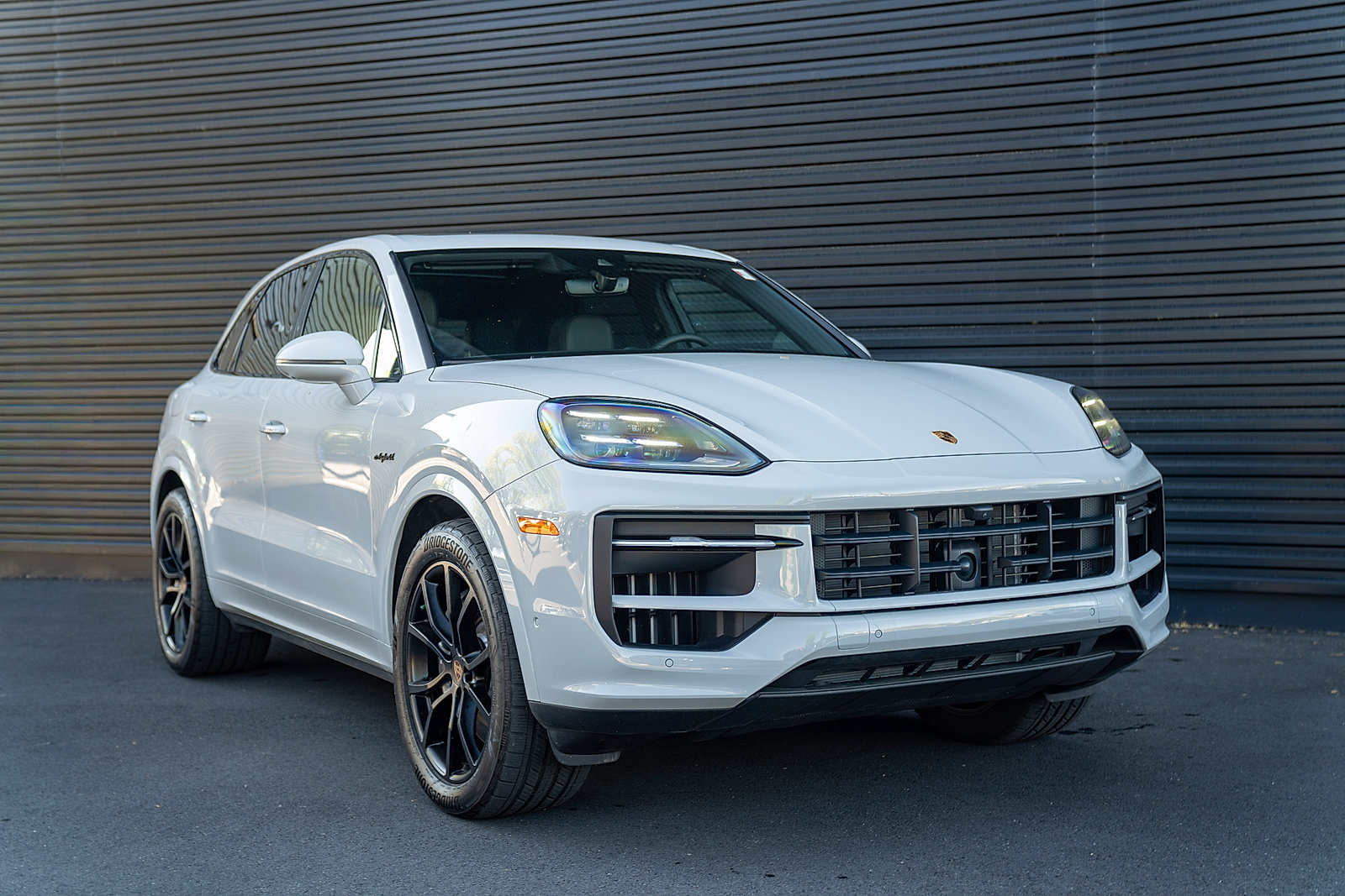 Certified 2025 Porsche Cayenne E-Hybrid AWD/4WD image 27