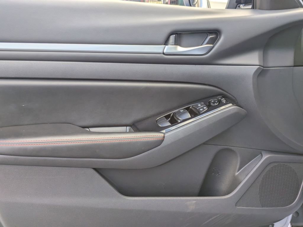 Used 2025 Nissan Altima 2.5 SR image 11