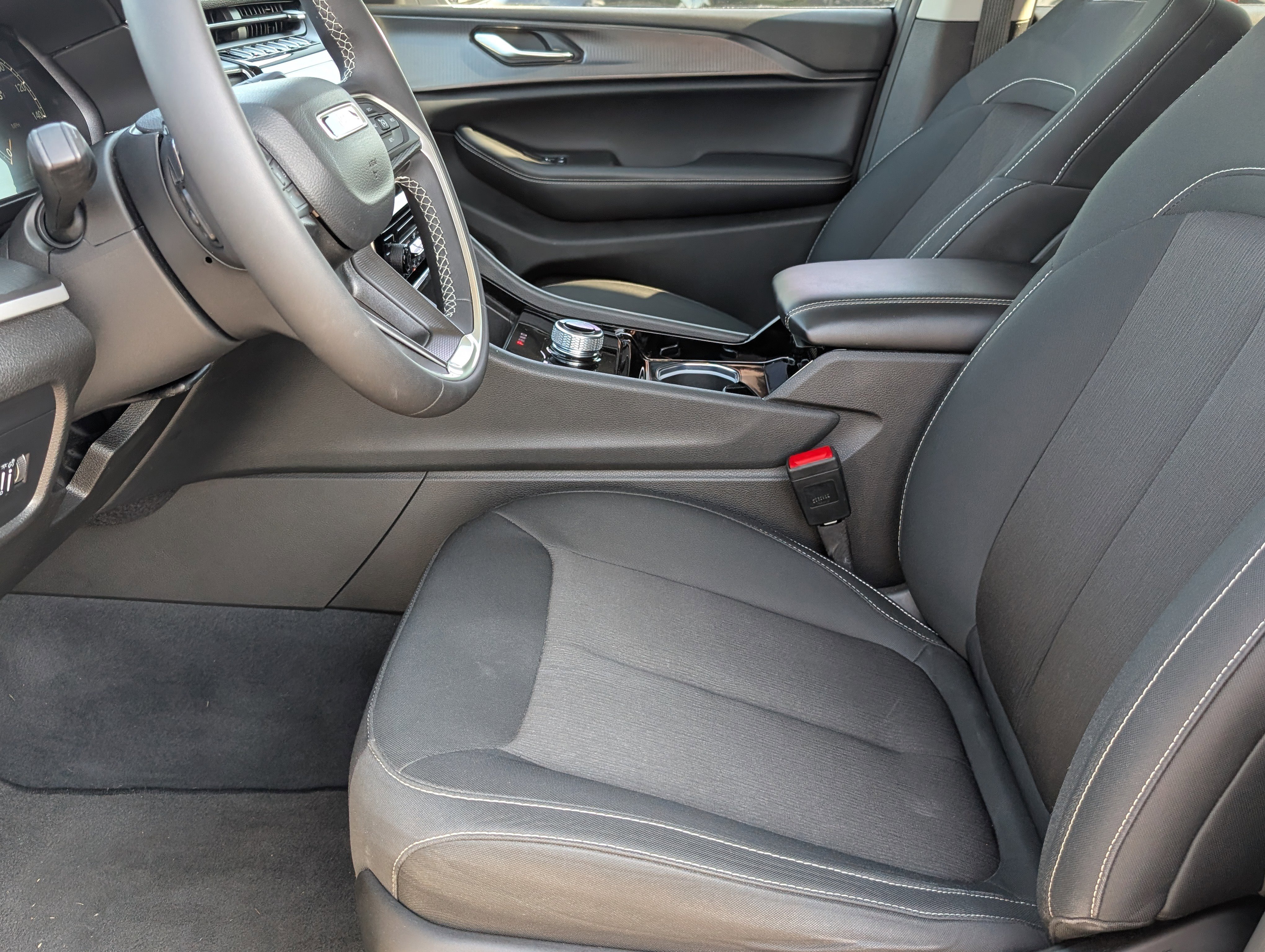 Used 2023 Jeep Grand Cherokee L Laredo RWD image 13