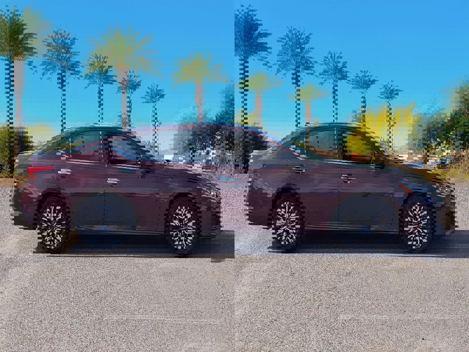 Used 2024 Nissan Altima 2.5 SV image 7