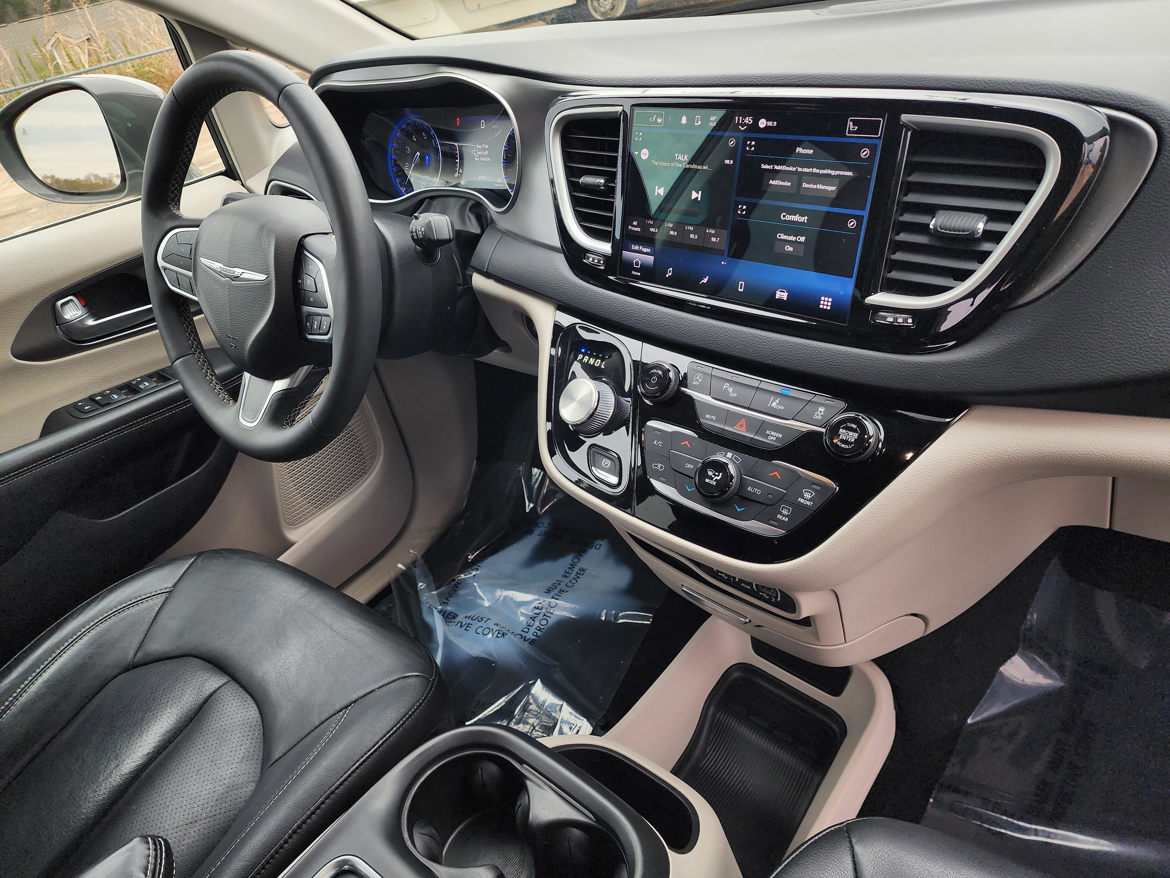 Used 2022 Chrysler Pacifica Touring-L image 13