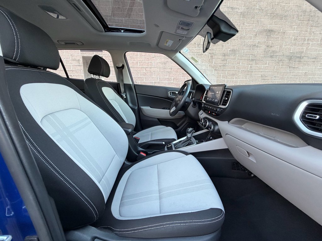 Certified 2025 Hyundai Venue SEL image 24