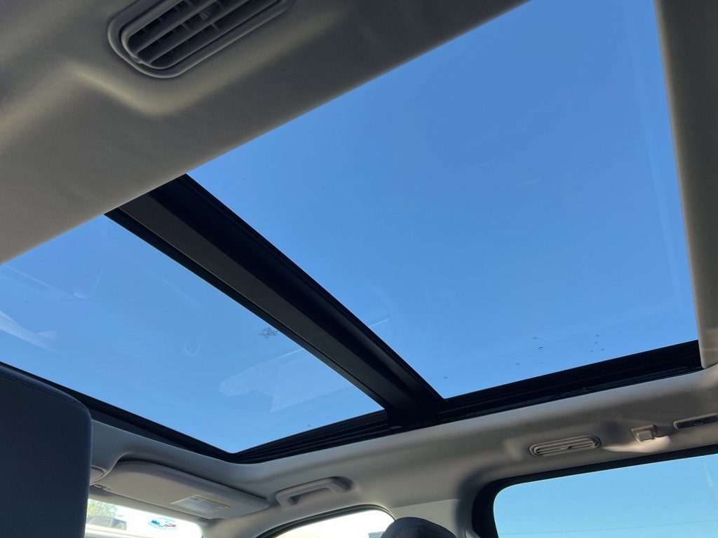 New 2025 Ford Expedition Active image 32