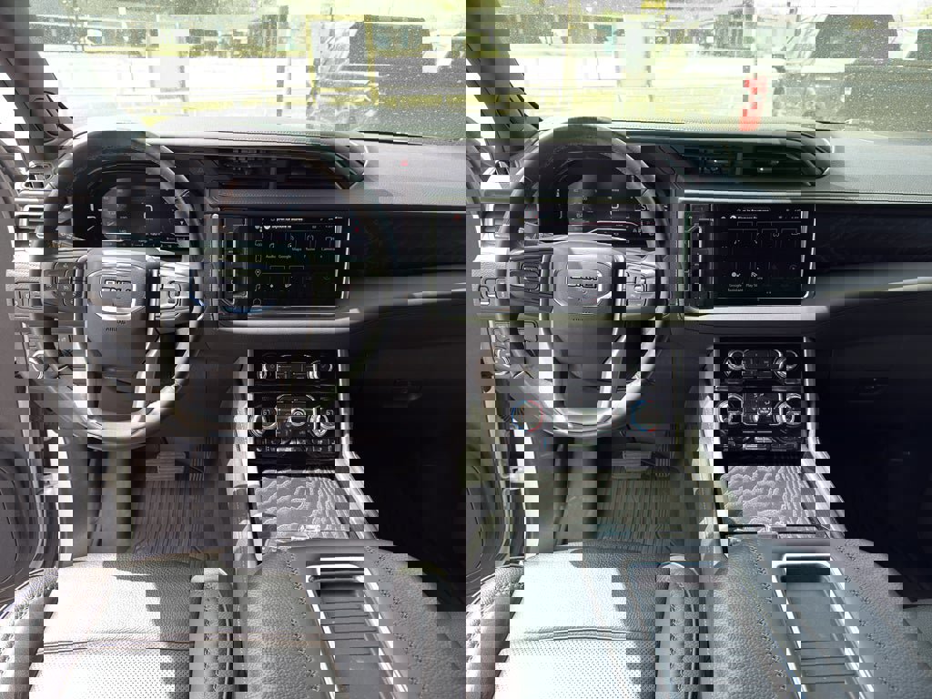 Used 2024 GMC Yukon Denali image 25