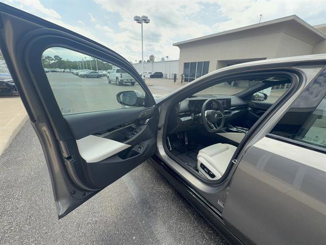 Certified 2024 BMW 530i xDrive w/ M Sport Package image 7