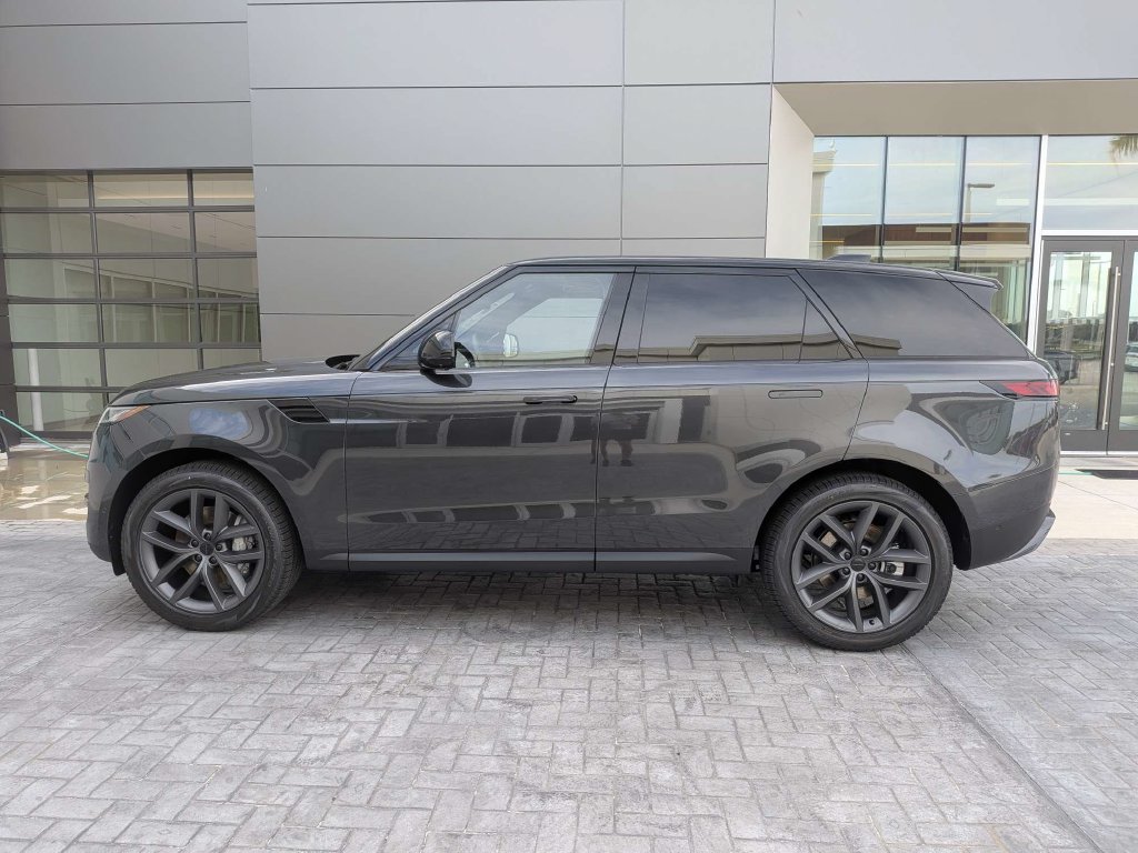 New 2027 Land Rover Range Rover Sport SE AWD/4WD image 2