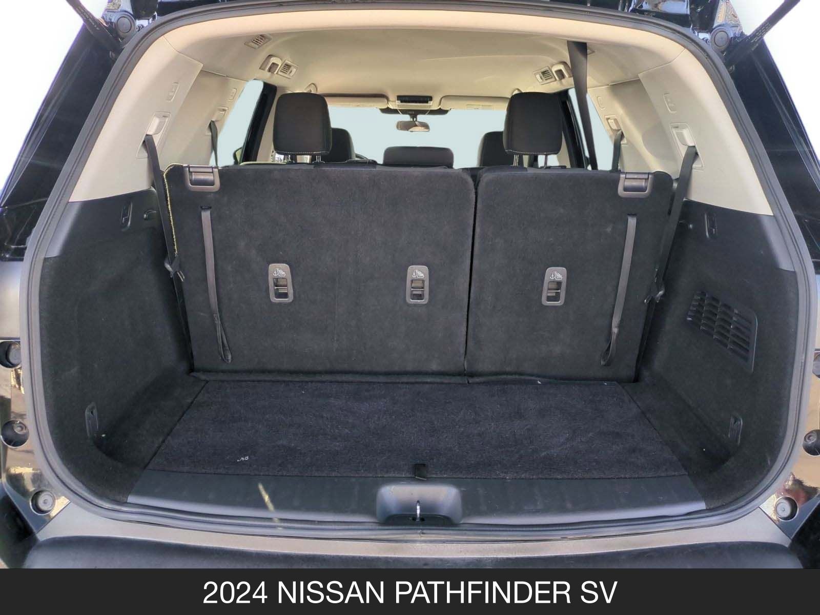 Used 2024 Nissan Pathfinder SV image 19