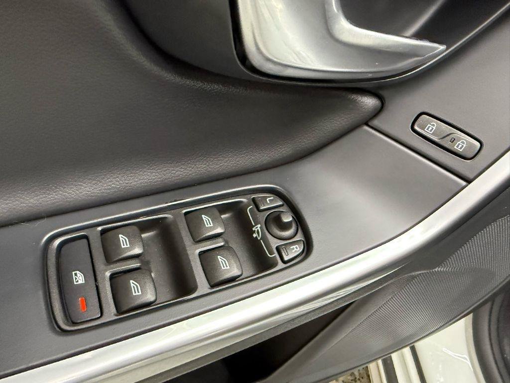 Used 2017 Volvo V60 T5 Cross Country w/ Convenience Package AWD/4WD image 12