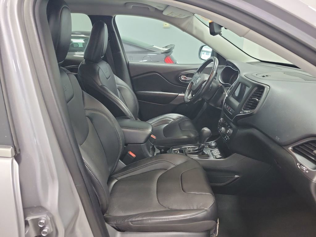 Used 2021 Jeep Cherokee Latitude Lux image 25