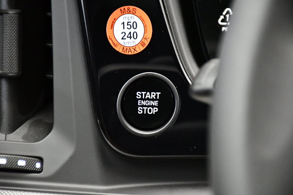 Certified 2025 Porsche Cayenne E-Hybrid Coupe AWD/4WD image 26