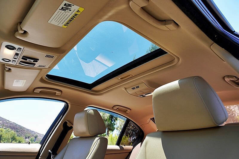 Used 2006 BMW 325i Sedan image 19