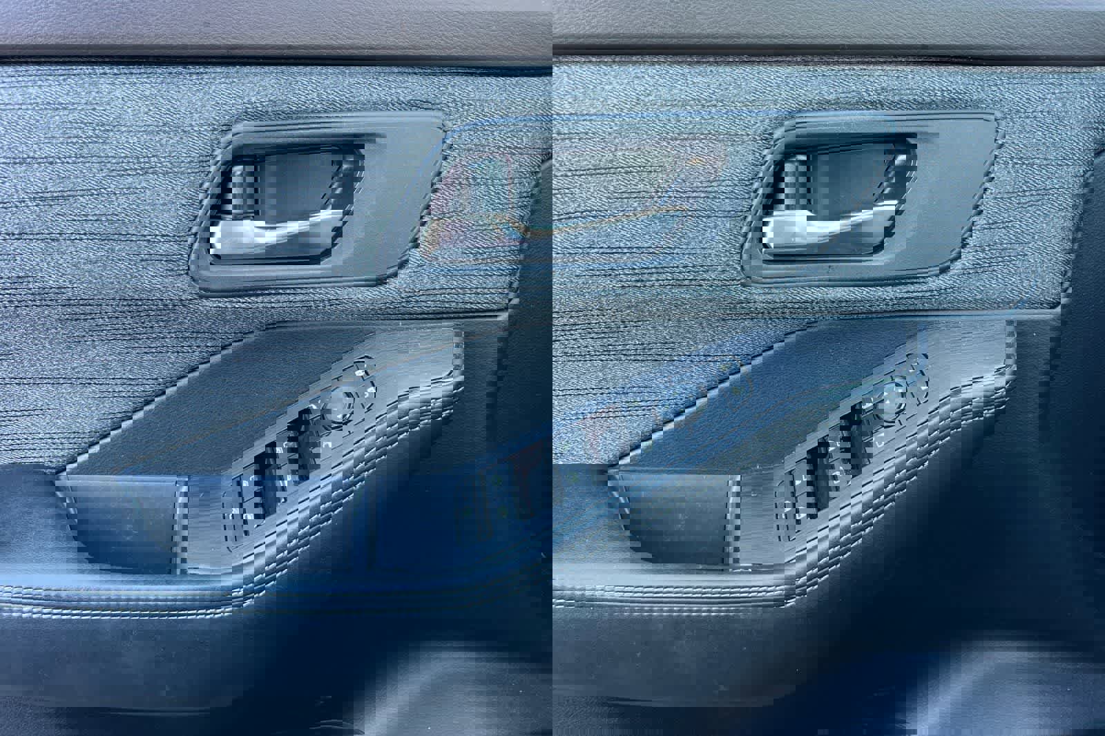 Used 2023 Nissan Rogue SV image 15