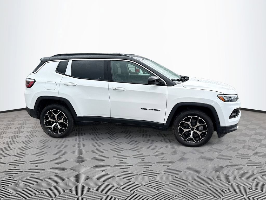 Used 2025 Jeep Compass Limited image 5