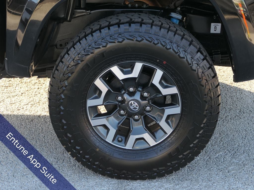 Used 2017 Toyota Tacoma TRD Off-Road AWD/4WD image 11