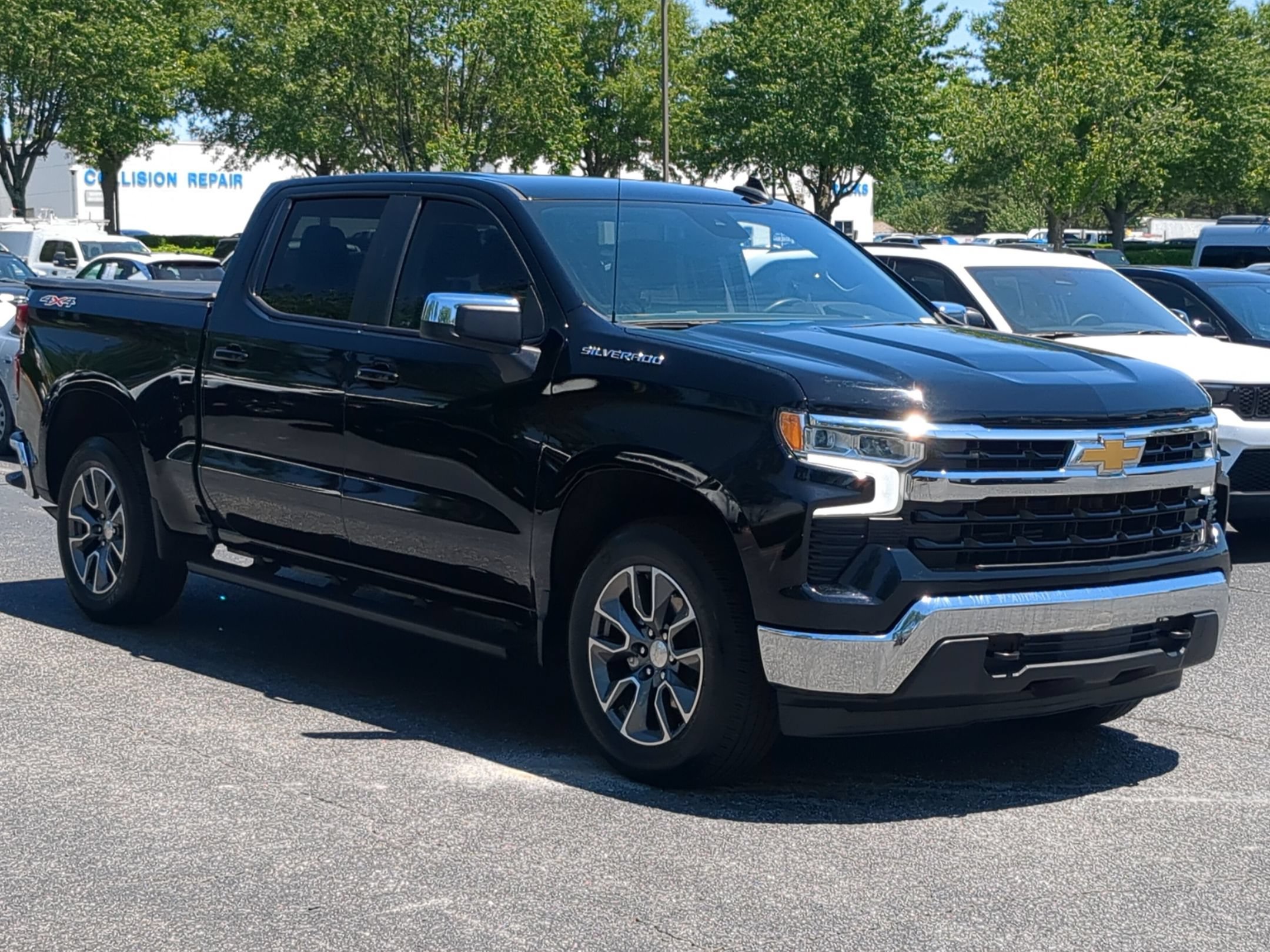 Used 2023 Chevrolet Silverado 1500 LT AWD/4WD image 2