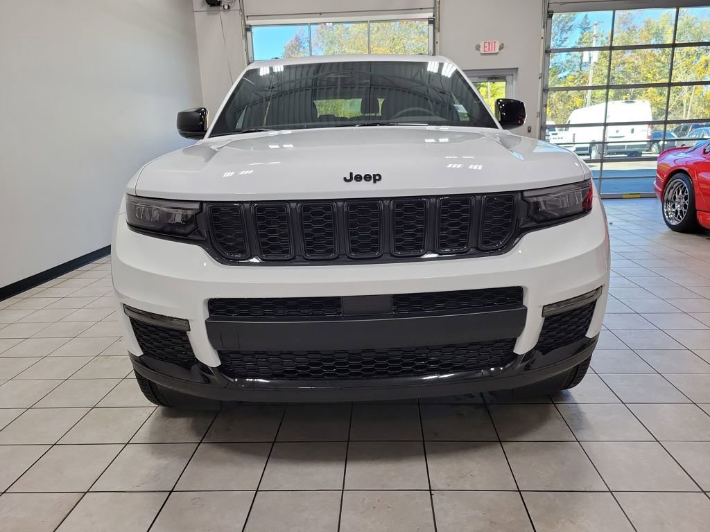 New 2025 Jeep Grand Cherokee L Limited w/ Black Appearance Package image 3