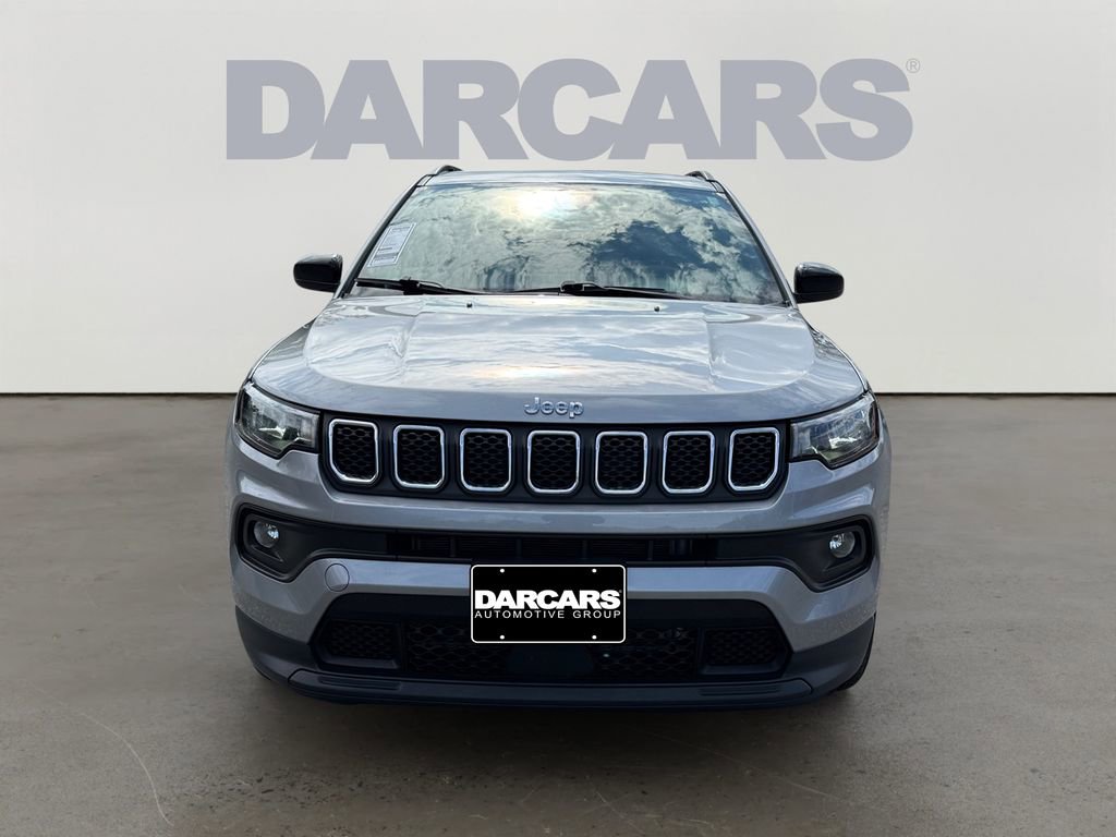 Used 2024 Jeep Compass Latitude image 2
