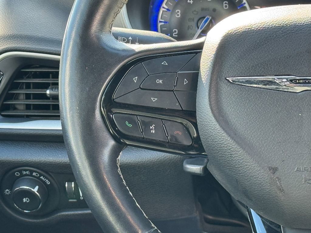 Used 2020 Chrysler Pacifica Touring-L w/ Advanced Safetytec Group image 4