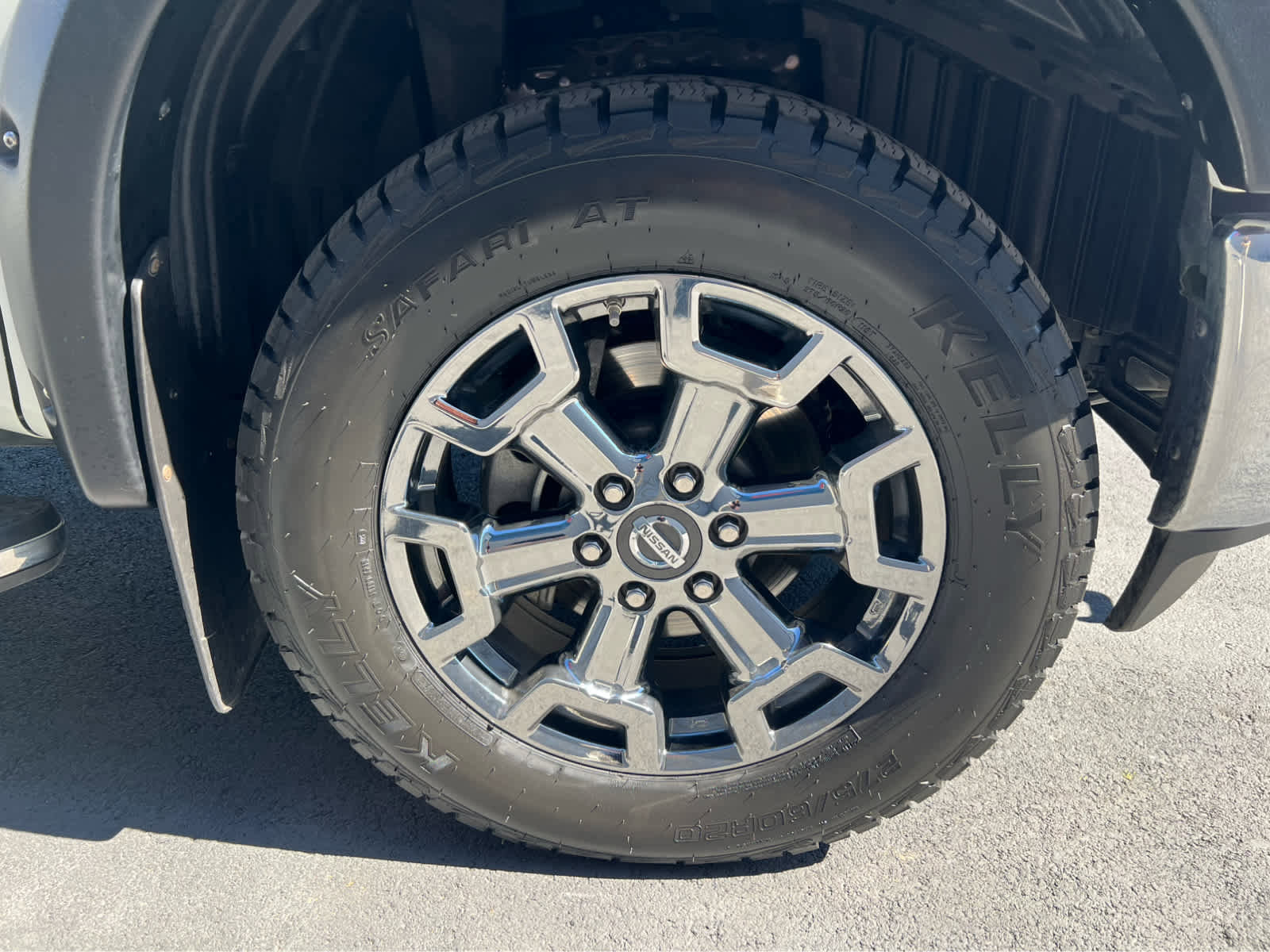 Used 2017 Nissan Titan SV AWD/4WD image 16