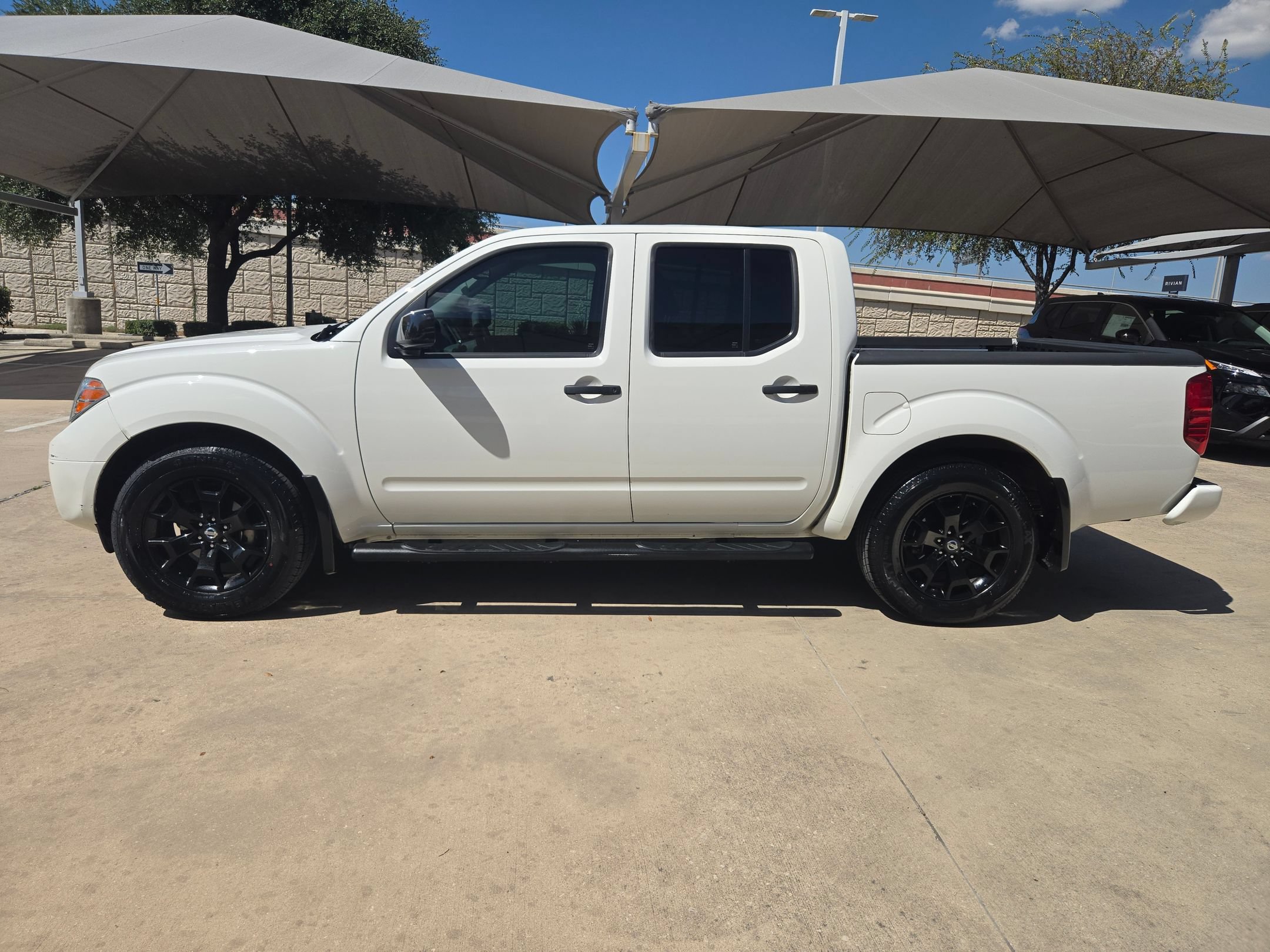 Used 2021 Nissan Frontier SV w/ Midnight Edition Floor Mats RWD image 6