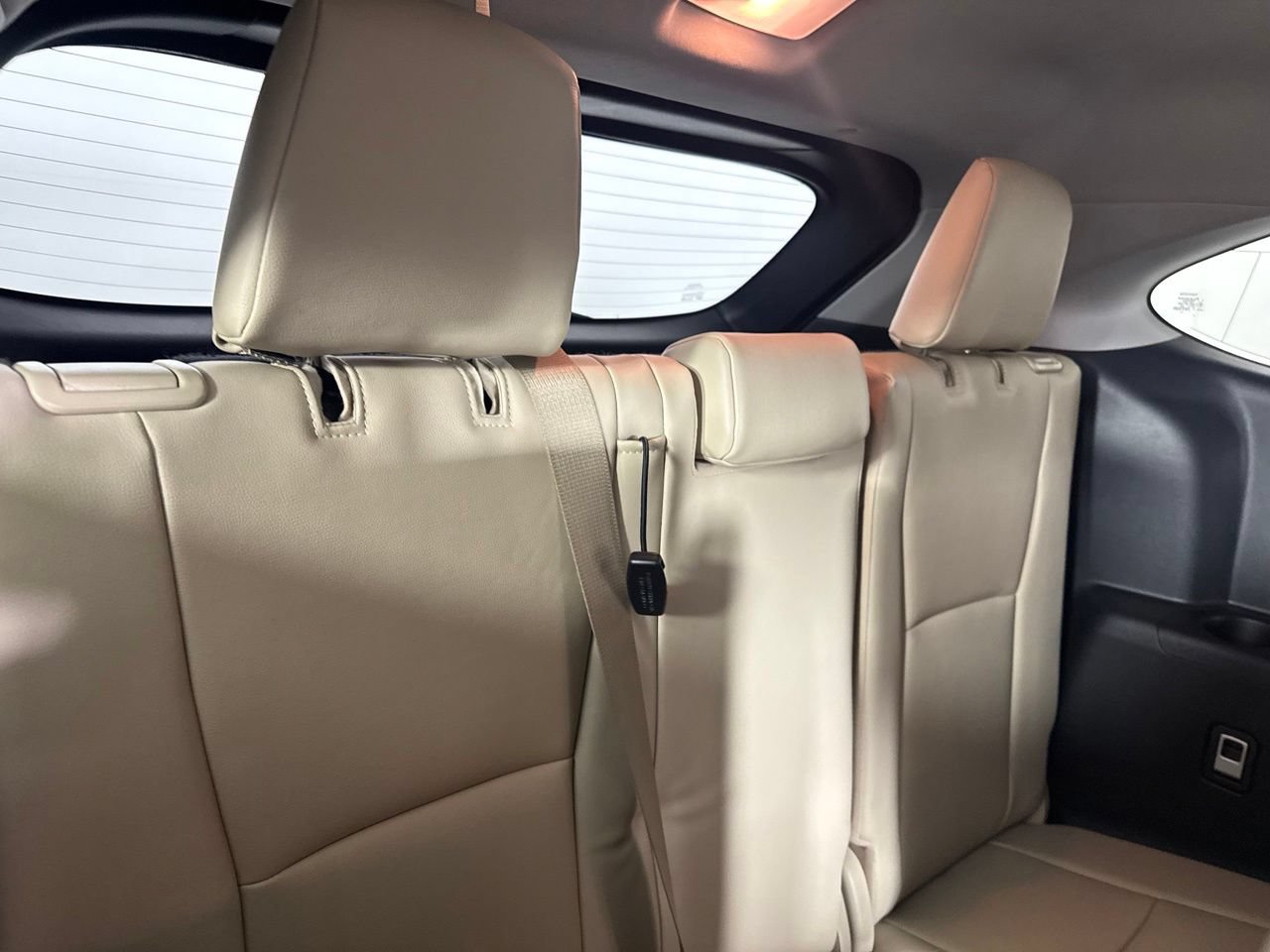 Used 2022 Toyota Highlander XLE FWD image 32