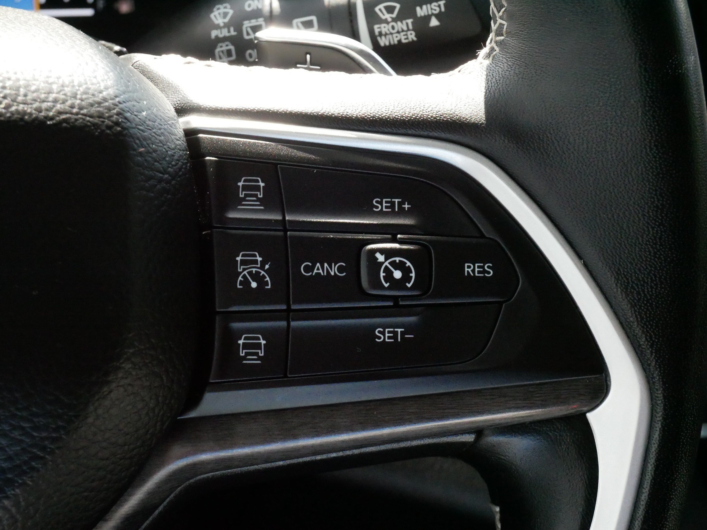 Used 2022 Jeep Grand Cherokee Limited w/ Luxury Tech Group II AWD/4WD image 25