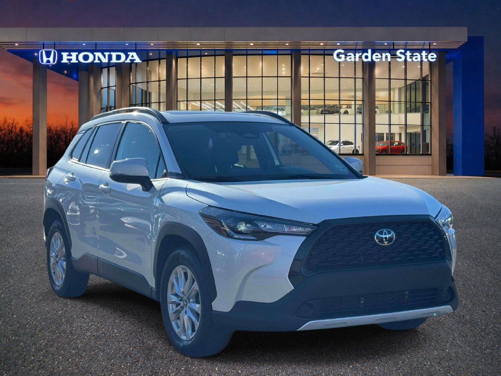 Used 2024 Toyota Corolla Cross LE w/ Moonroof Package AWD/4WD image 2