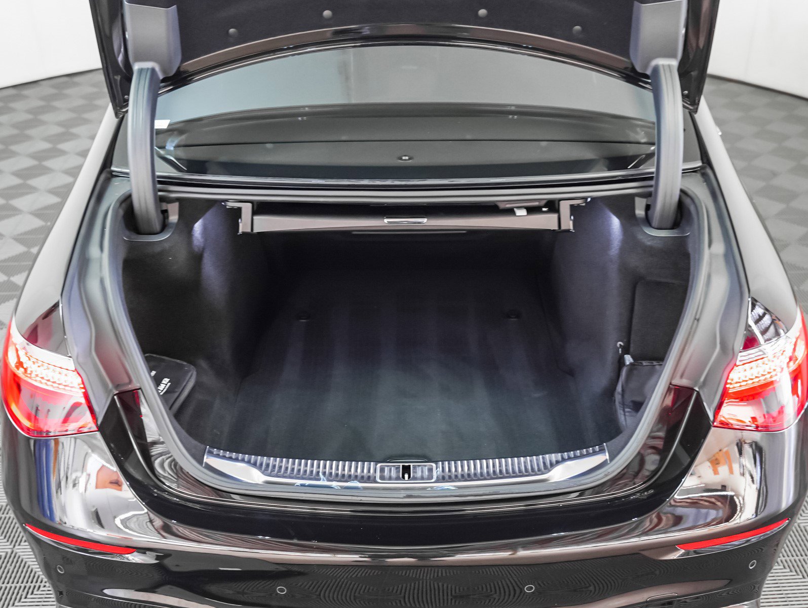 Certified 2024 Mercedes-Benz S 580 4MATIC Sedan image 12