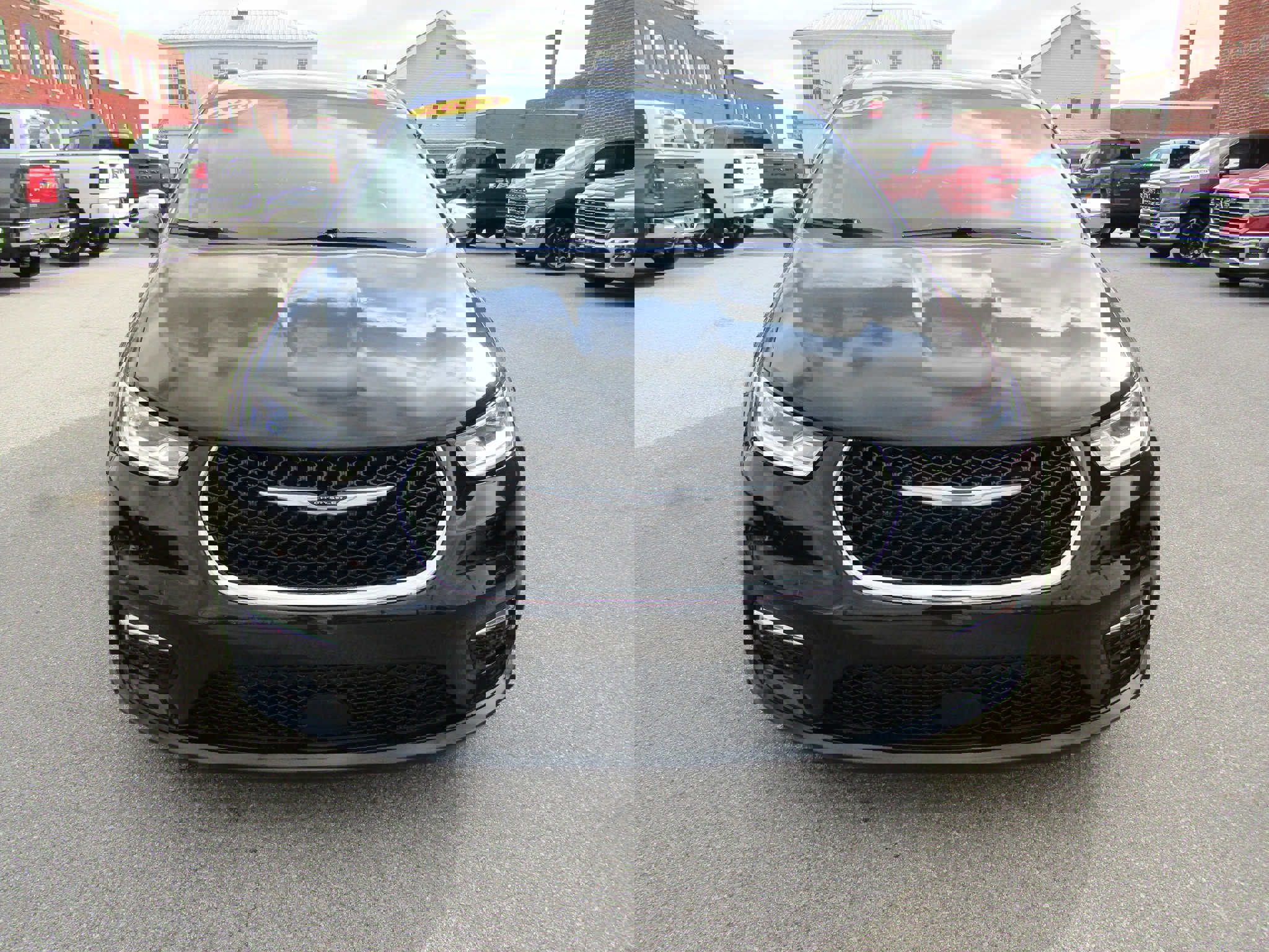 Used 2023 Chrysler Pacifica Limited image 8