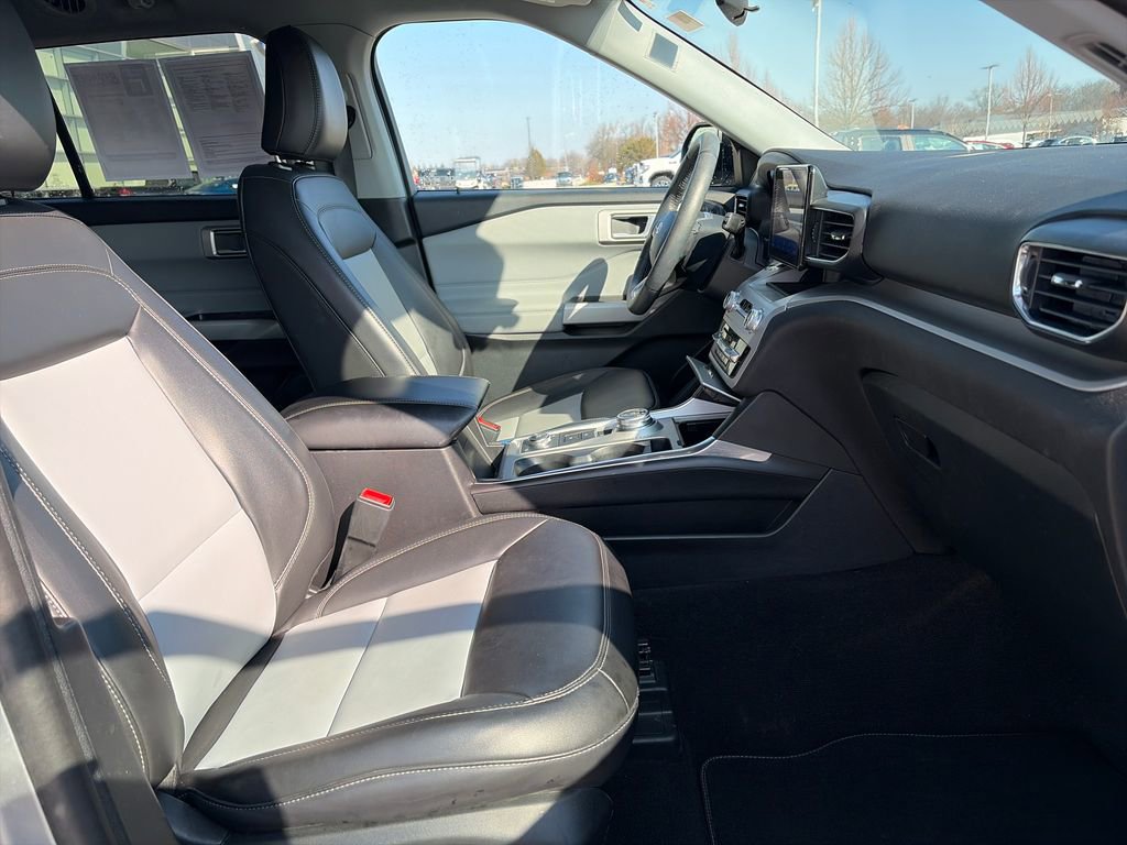 Used 2023 Ford Explorer XLT w/ Equipment Group 202A image 11