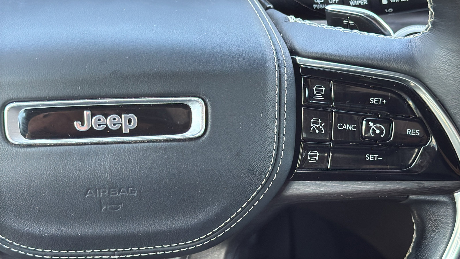 Used 2022 Jeep Grand Cherokee L Overland w/ Luxury Tech Group IV AWD/4WD image 21